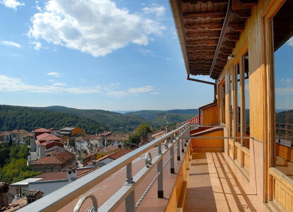 Hotel Comfort Велико-Тирново Екстер'єр фото